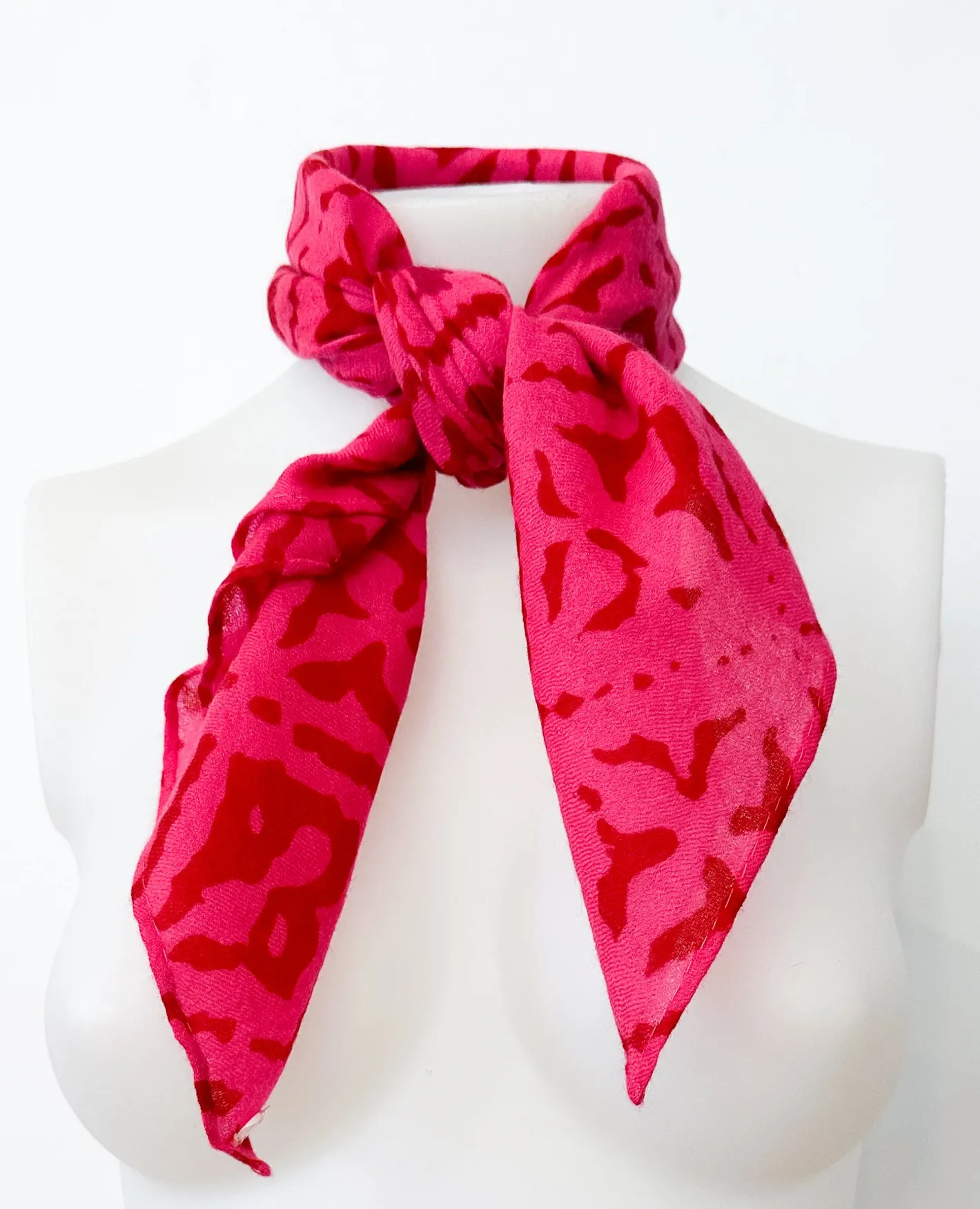 tuch_friendly_hunting_mid_0.webp Online Friendly Hunting Tuch Midicube